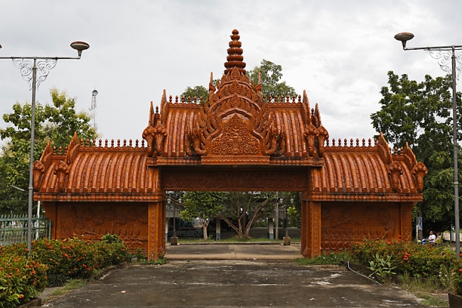 Wat Phu Khao Kaew-005
